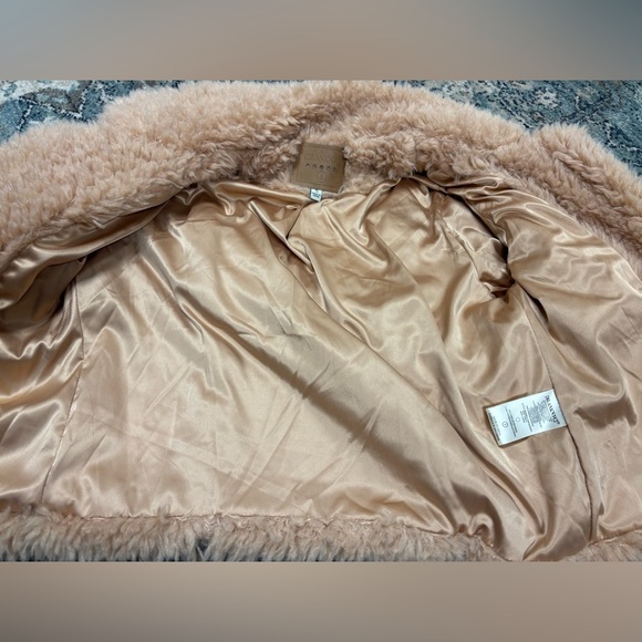 Blanknyc Women's Faux Fur Jacket - Picture 4 of 6